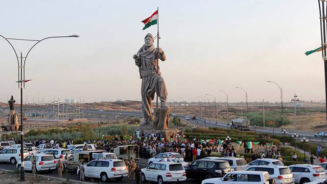 پەیکەری پێشمەرگە لە کەرکووک