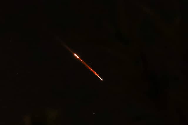 ئێران زیاتر لە 100 مووشەک و درۆنی ئاراستەی ئیسرائیل کرد - ڕۆیتەرز