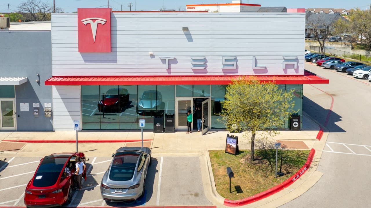 بارەگایەکی نوێی ئۆتۆمبێلی تێسلا لە سعودییە دەکرێتەوە