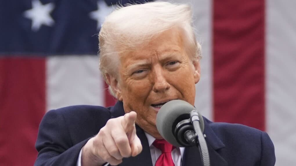 ترەمپ باج بۆ سەر 75 وڵات ڕادەگرێت و بۆ سەر چین 125% زیاد دەکات