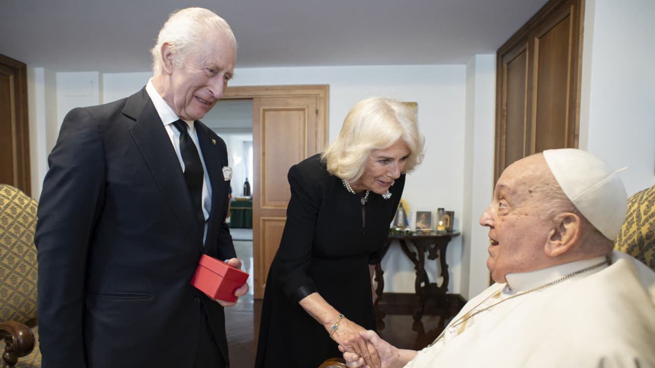 پاپا فڕانسیس لەگەڵ شای بەریتانیا کۆدەبێتەوە