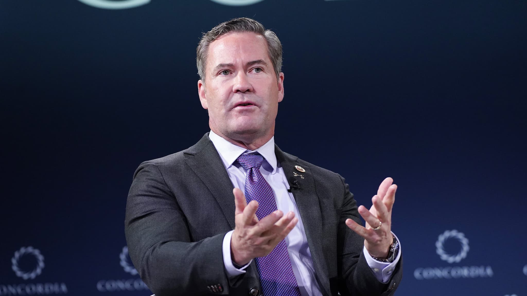 واڵتز: ئیدارەی ترەمپ جیاوازتر لە ئیدارەکانی دیکە لەگەڵ پرسی ئێران مامەڵە دەکات