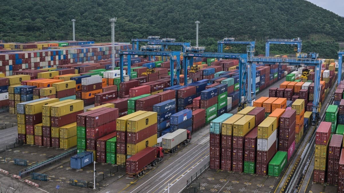 پەکین داوا لە واشنتن دەکات بڕیاری سەپاندنی پێناسی گومرگی بە تەواوی ڕابگرێت