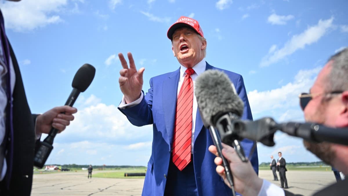 ترەمپ لە پەیامێکی نوێدا هەڕەشە لە گرووپە چەکدارەکانی نزیک لە ئێران دەکات