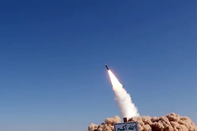 دوای هێرشکردنە سەر ئێران حووسییەکان بۆ یەکەمجار هێرش دەکەنە سەر ئیسرائیل