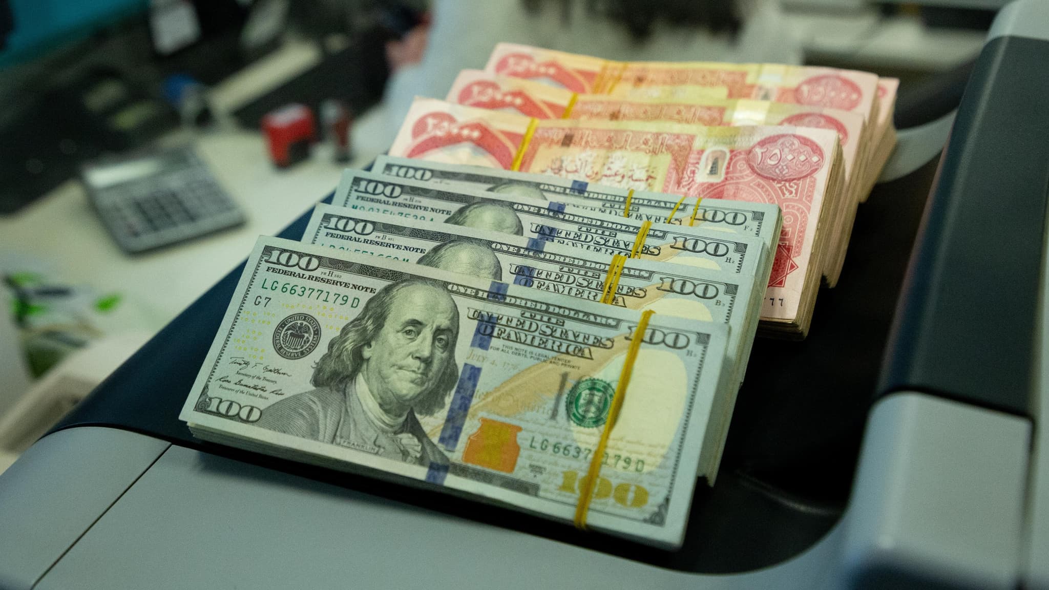 بەهای دیناری عێراقی بەرامبەر دۆلار بەرز دەبێتەوە