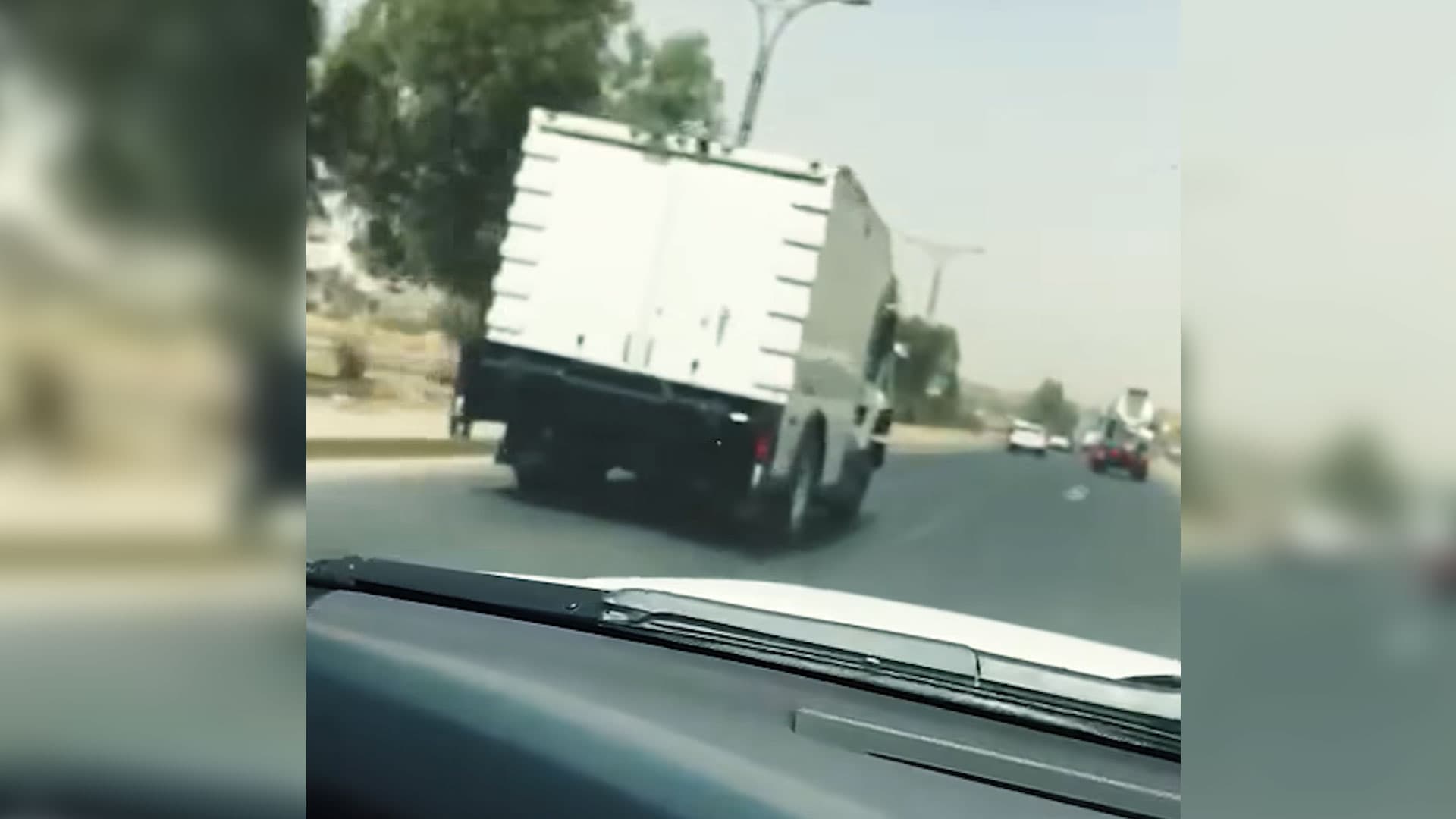 ئۆتۆمبێلی گواستنەوەی پارە لەسەر شەقامەکان دەبینرێت؛ مووچە مانگی پێنج هاتووە؟