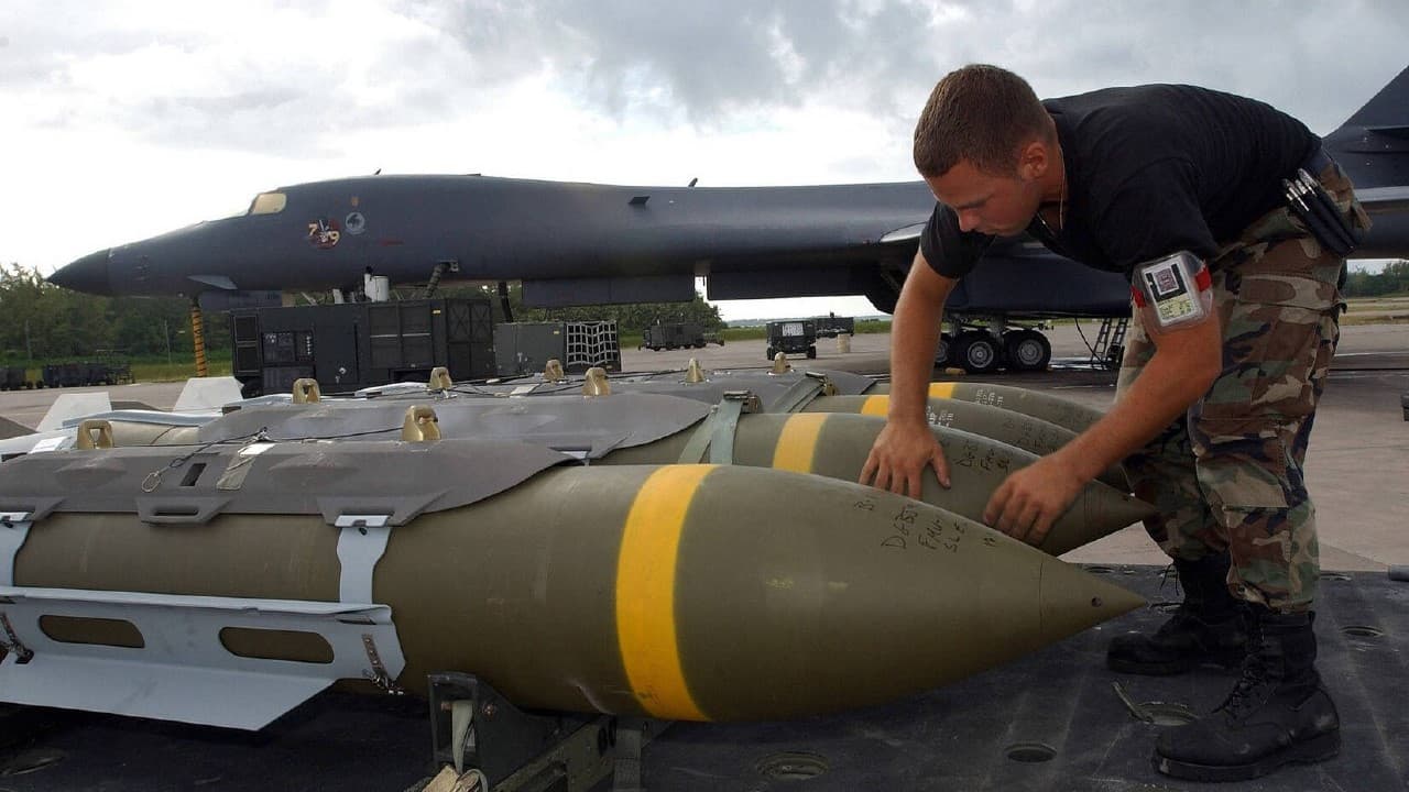 ئەمریکا بەشێک لە هاوکارییەکانی بۆ ئۆکراینا ڕاگرت