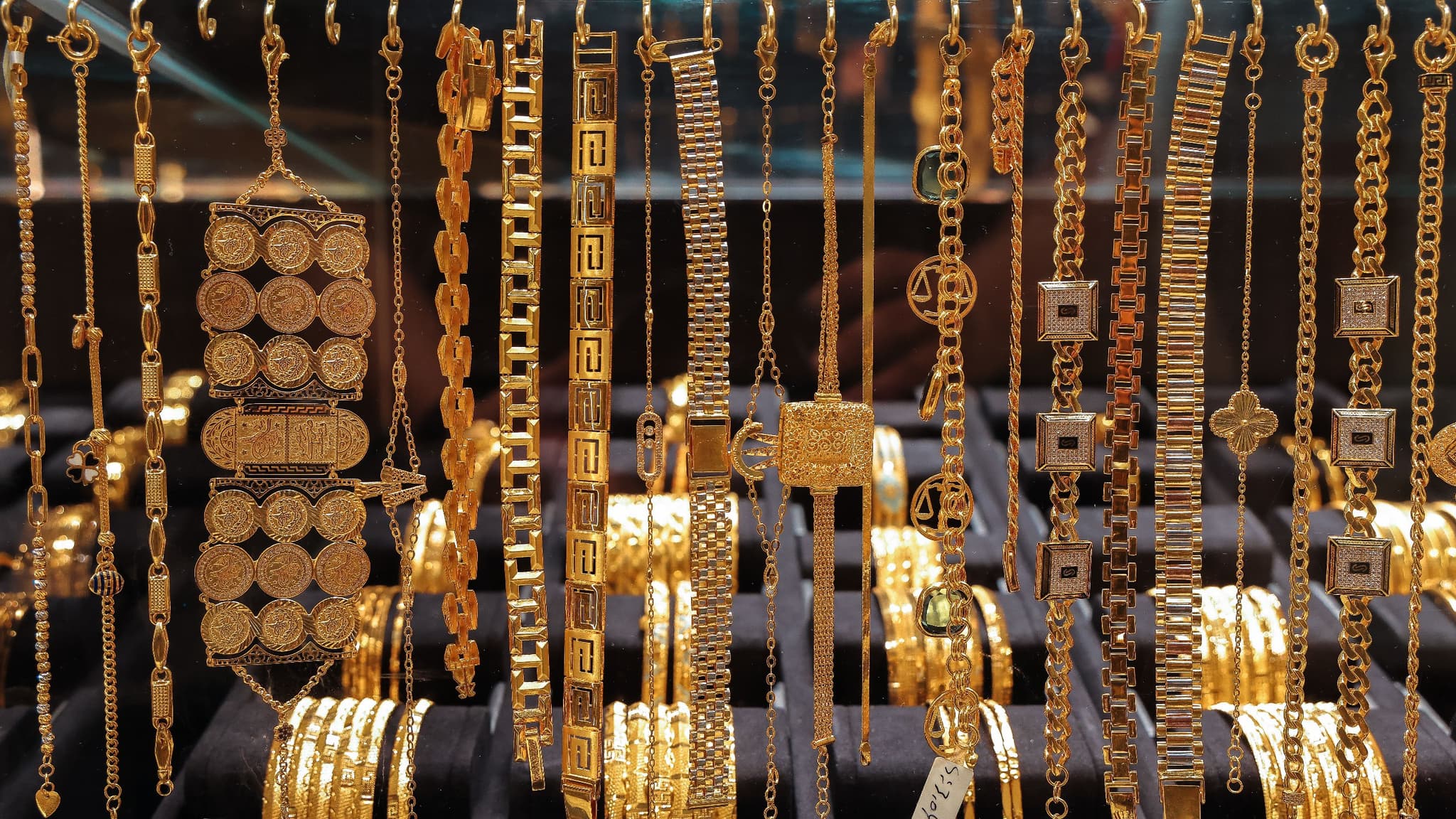 جارێکی دیکە نرخی زێڕ بەرز دەبێتەوە