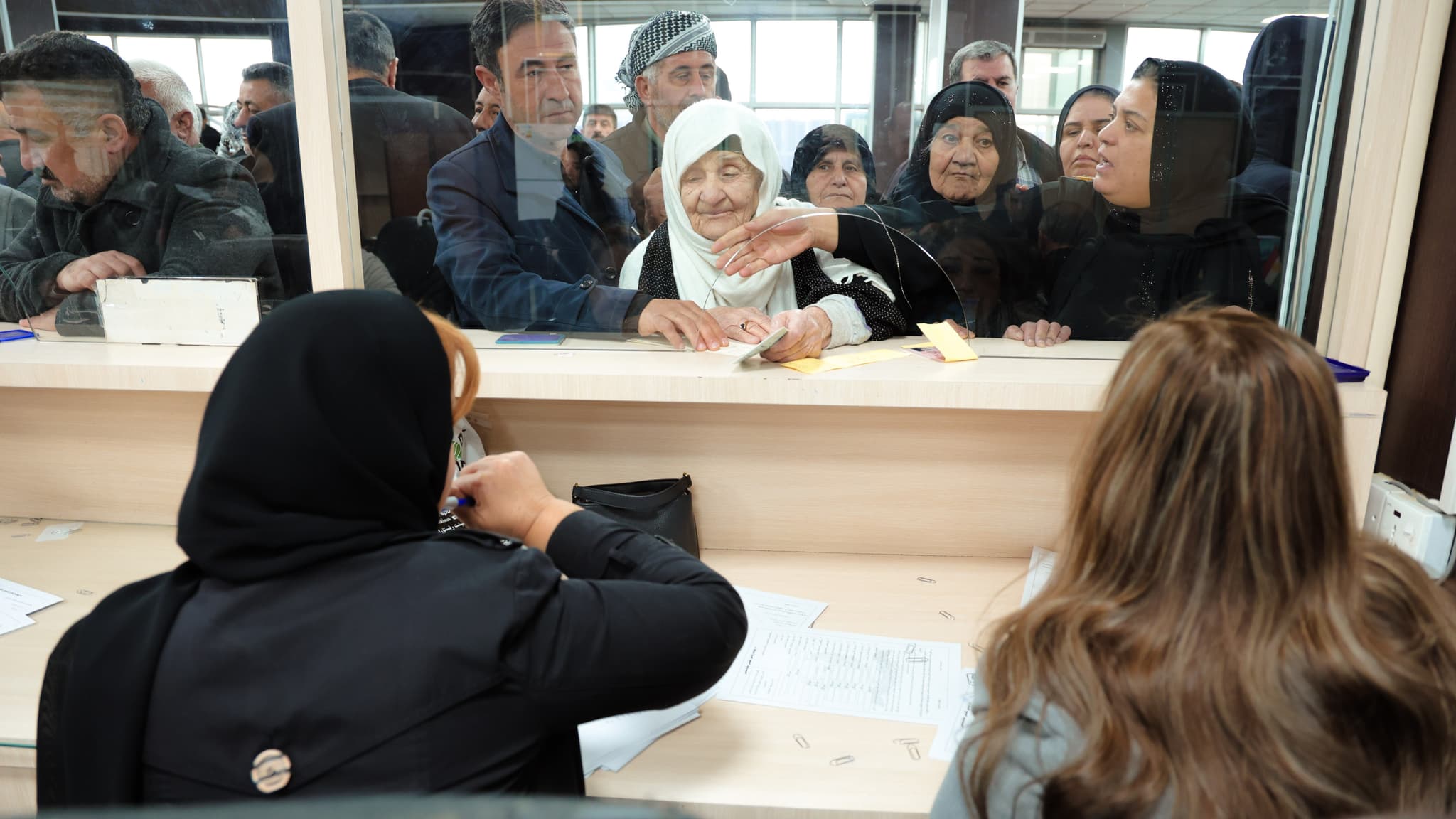 نزیکەی پێنج هەزار فەرمانبەر خانەنشین بوونیان دوادەخرێت