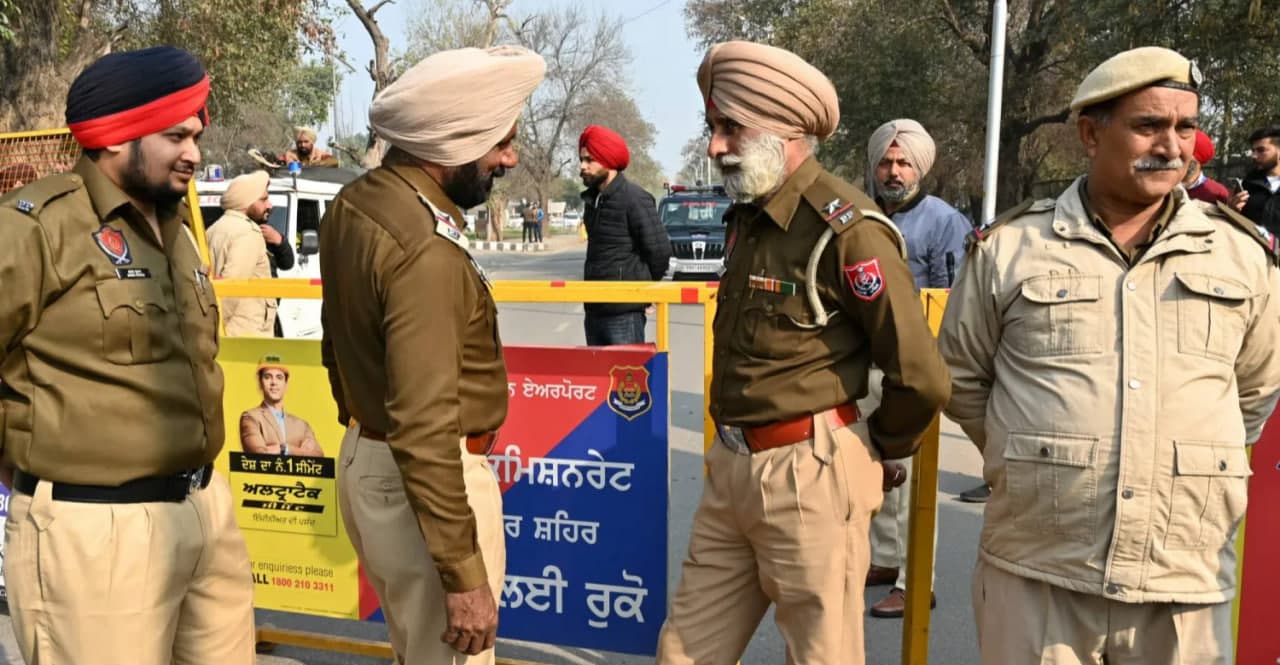 لە هیندستان کەسێک باڵیۆزخانەیەکی ساختە دەکاتەوە و پۆلیس دەستگیری دەکات