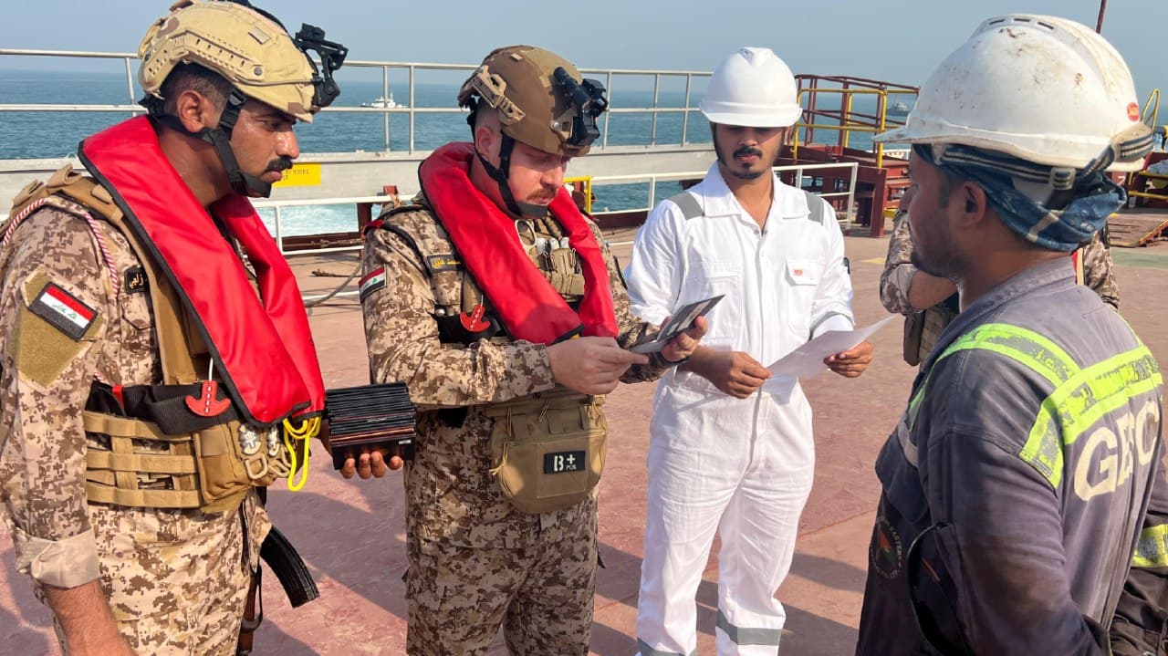 بە گومانی بەقاچاخبردنی نەوت.. کەشتییەکی زەبەلاح لە ئاوەکانی عێراقدا دەستی بەسەردا گیرا