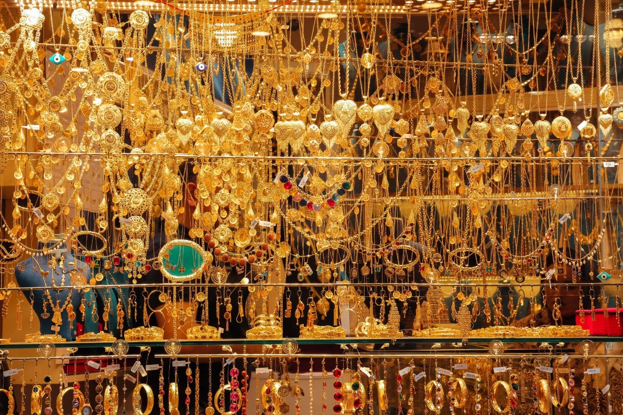 نرخی زێڕ بەردەوامە لە بەرزبوونەوە