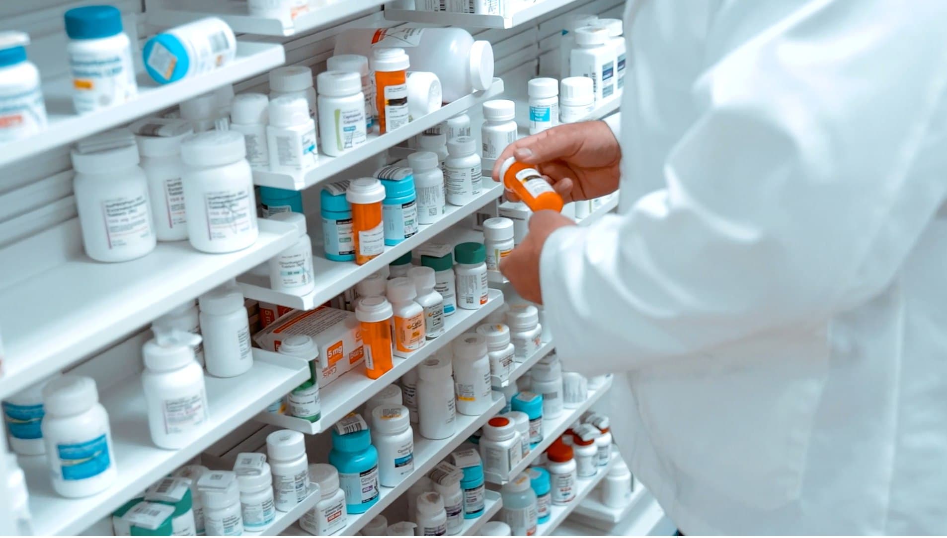 وەزیری تەندروستی: جووڵەی دەرمان لە دەروازەکانەوە تا دەگاتە دەستی نەخۆش کۆنترۆڵ دەکەین