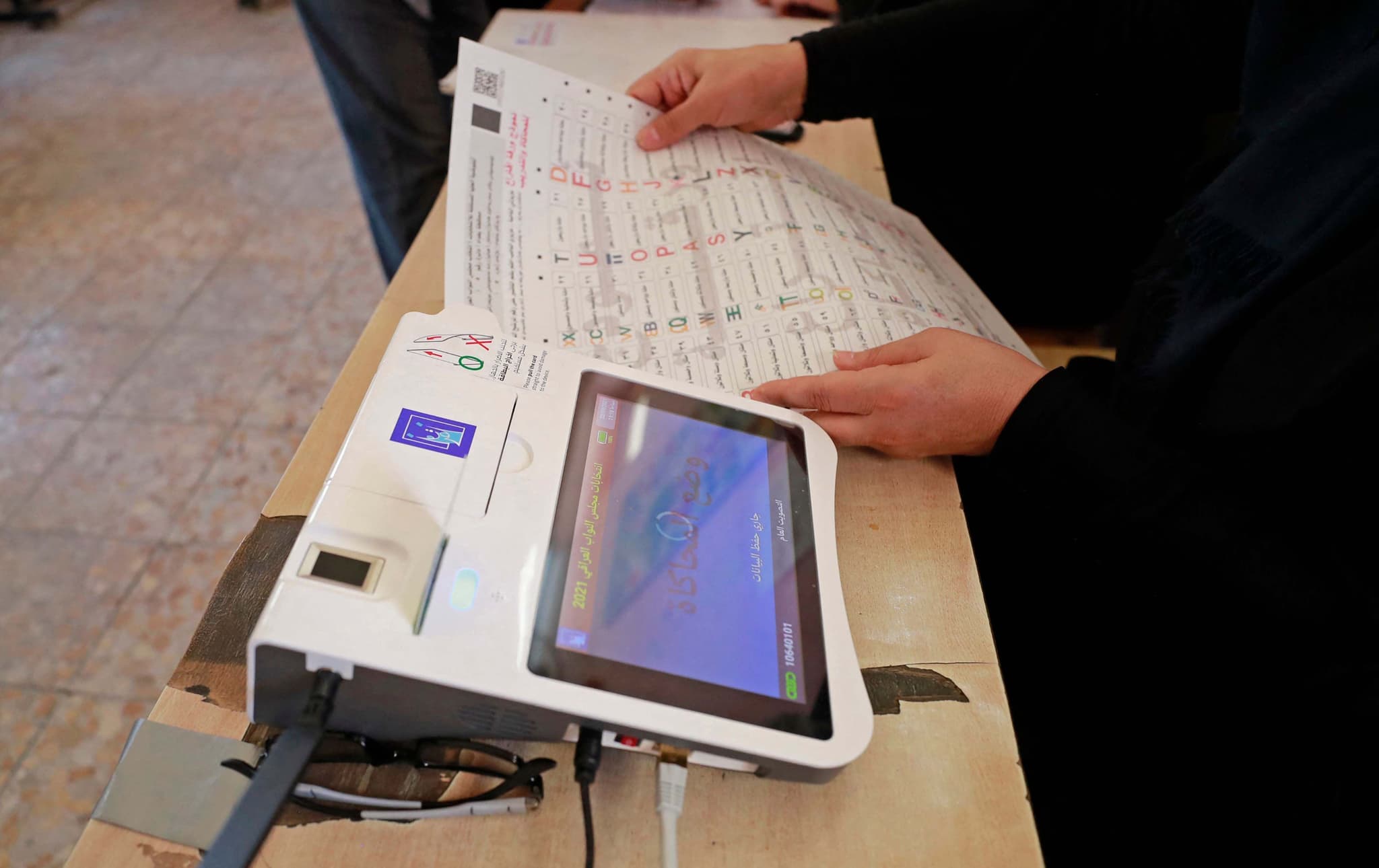 کۆمسیۆن: ئامێرەکانی دەنگدانی گشتیی کارتی دەنگدەری تایبەت ناخوێنێتەوە