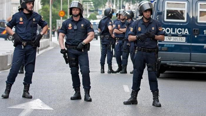 لە ئیسپانیا بە ناوی براد پیت 360 هەزار دۆلار لە دوو ژن وەردەگیرێت