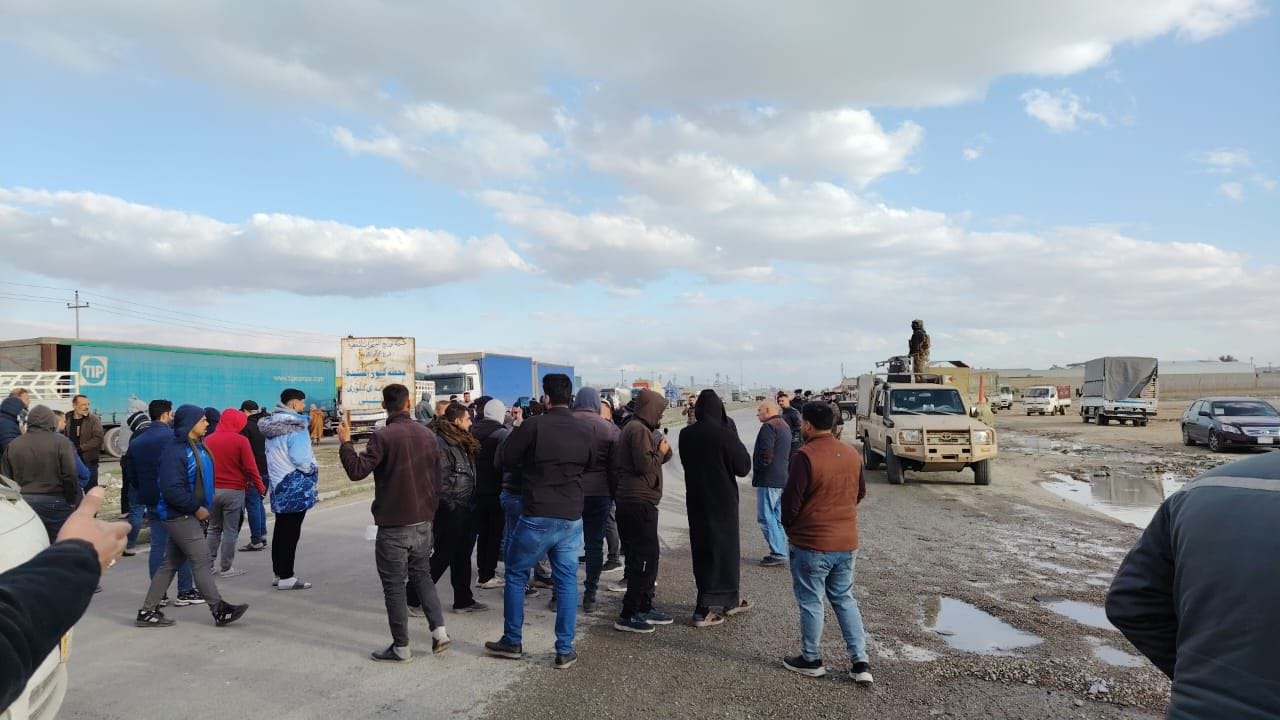 کاسبکاران ڕێگای هەولێر کەرکووک دادەخەن