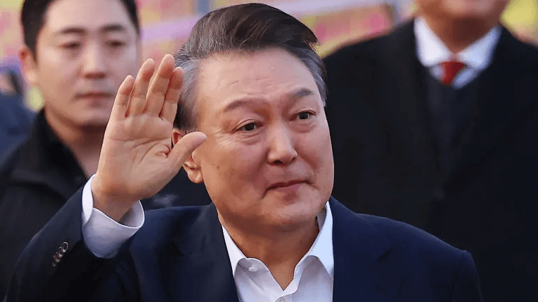 سەرۆکی لە کار لابراوی کۆریای باشوور ئازاد کرا