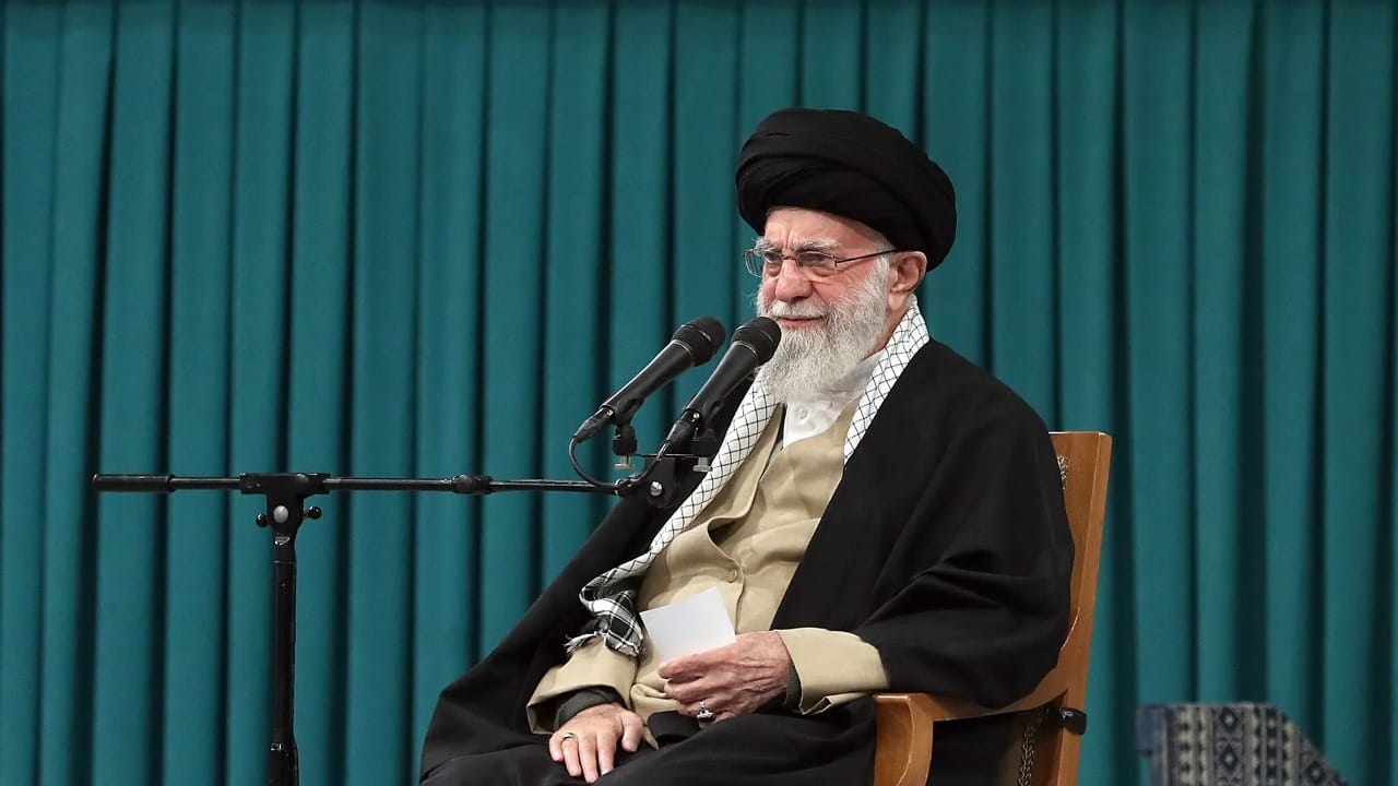 خامنەیی: ئەمریکا تاوان دژ بە حووسییەکان دەکات