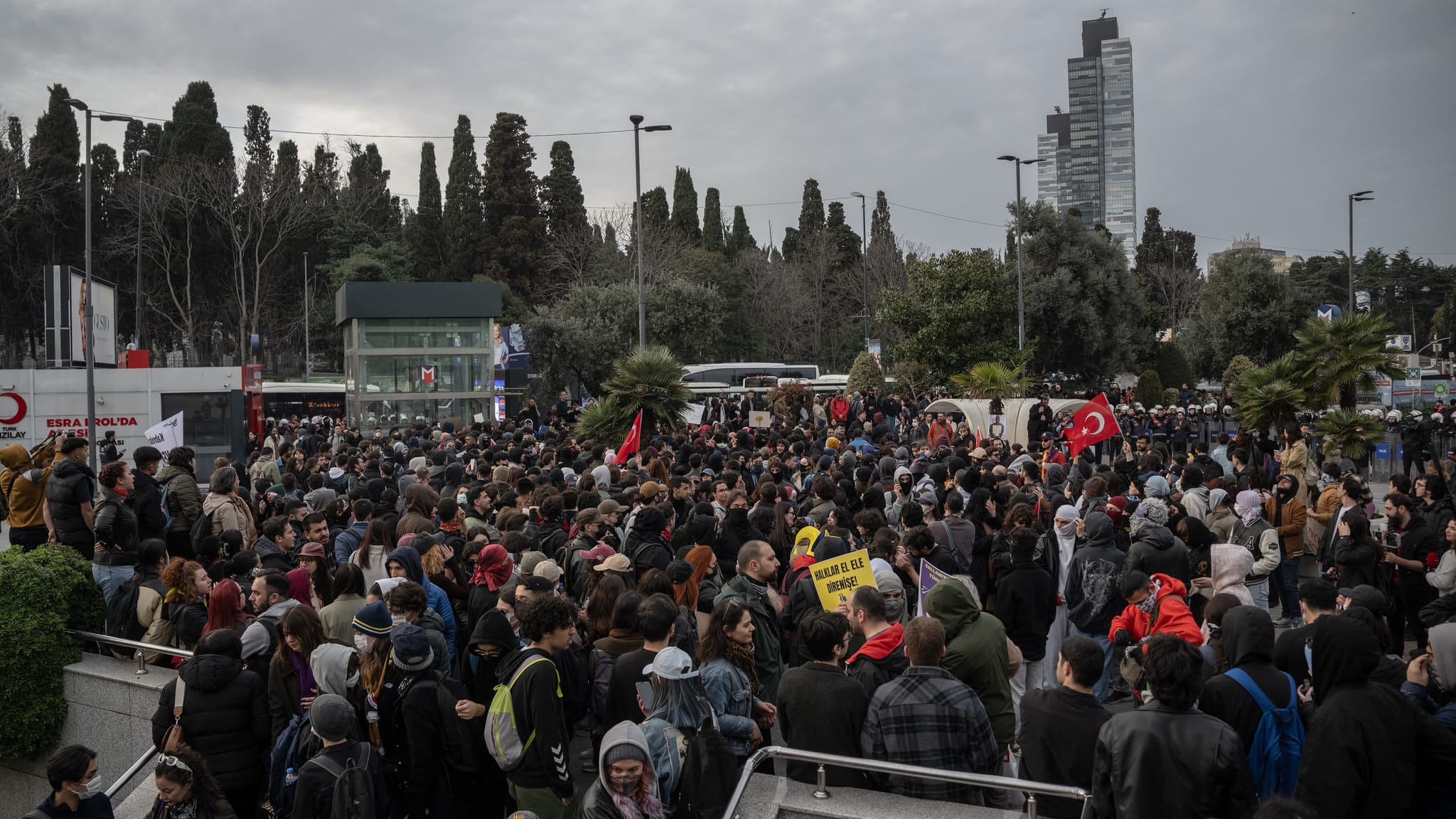 ئەردۆغان: 10 ڕۆژە هەوڵ دەدرێت لەسەر شەقام گەندەڵیی و تیرۆر پەردەپۆش بکرێت