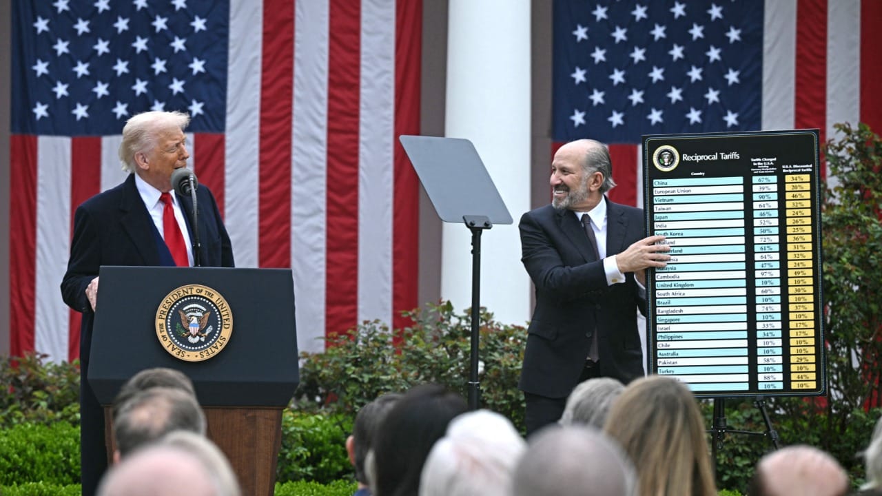 بانکی ناوەندی ئەمریکا: سەپاندنی باج هەڵئاوسان زیاد دەکات