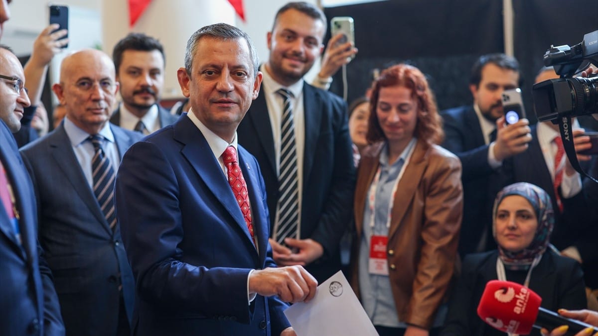 ئۆزگور ئۆزێل بە دەنگی هەزار و 171 کەس وەک سەرۆکی جەهەپە هەڵبژێردرا