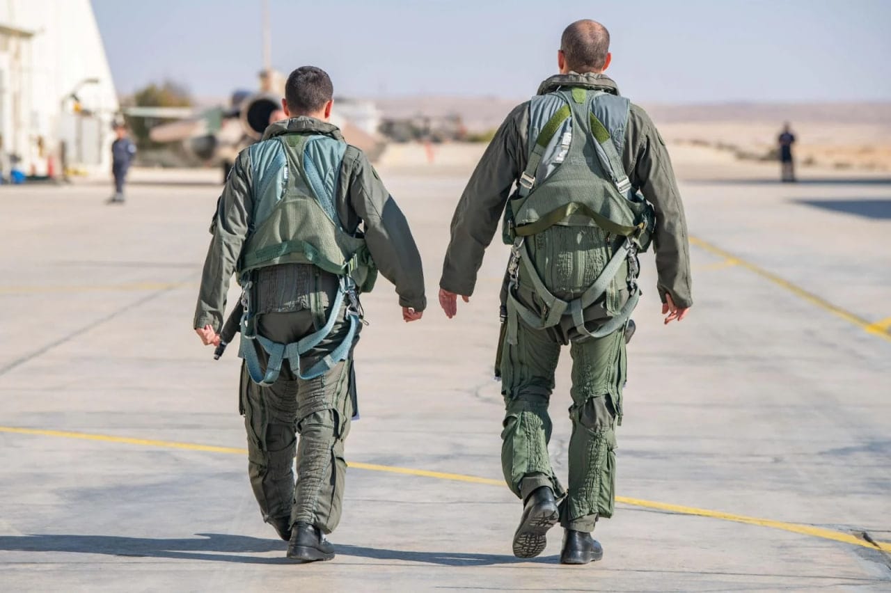 سوپای ئیسرائیل بەهۆی نامەیەک دەیان فڕۆکەوان لە ڕیزەکانی دەردەکات