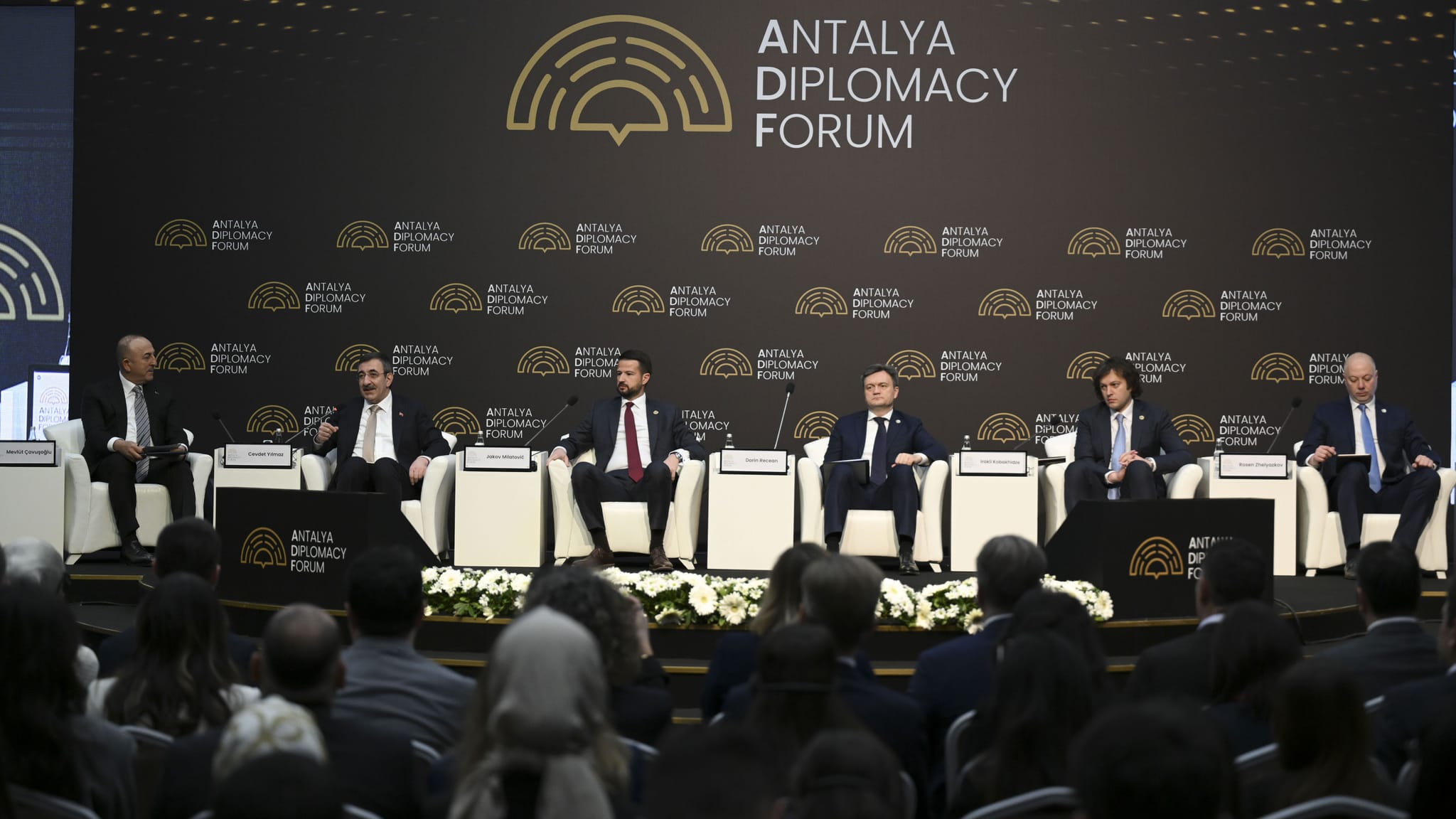 لە کۆڕبەندی ئەنتاڵیا پانێڵێک تایبەت بە سووریا بەڕێوەدەچێت