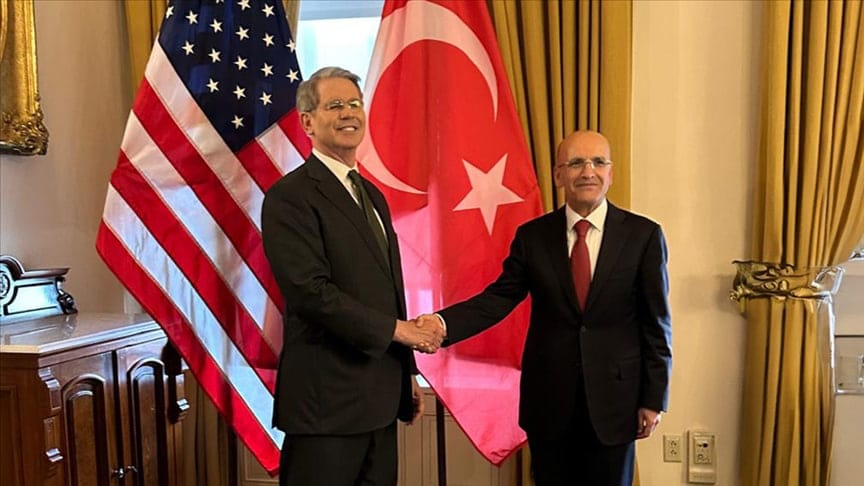 تورکیا داوا لە ئەمریکا دەکات سزاکانی سەر سووریا هەڵبگرێت