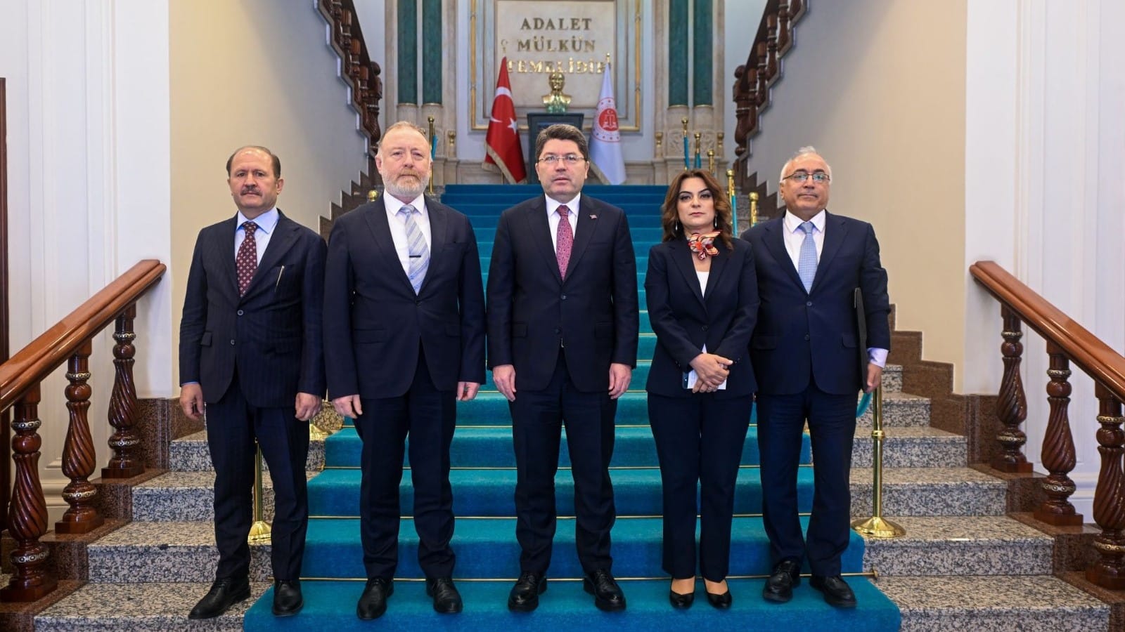 دەم پارتی بۆ وەزیری داد: پێویستە گۆشەگیری سەر ئۆجەلان هەڵبگیرێت و زیندانیانی نەخۆش ئازاد بکرێن