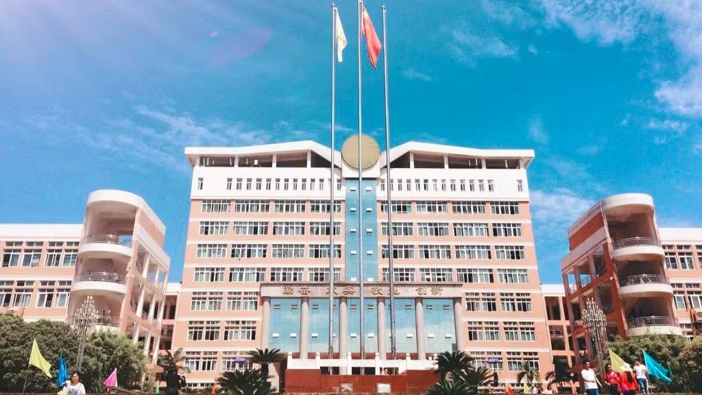 چین زەمالەی خوێندن بە هەرێمی کوردستان دەبەخشێت