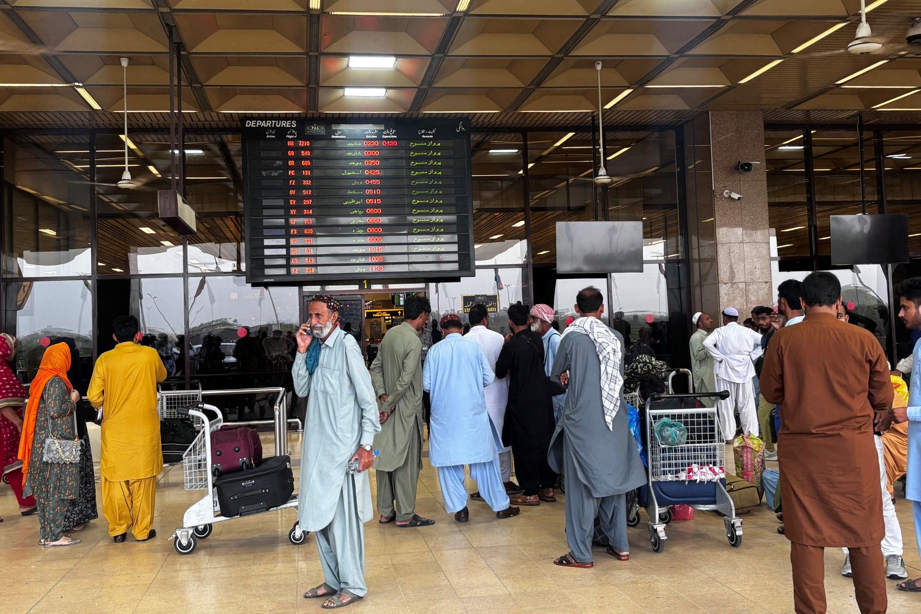 هیندستان ژمارەیەک فڕۆکەخانەی دادەخات