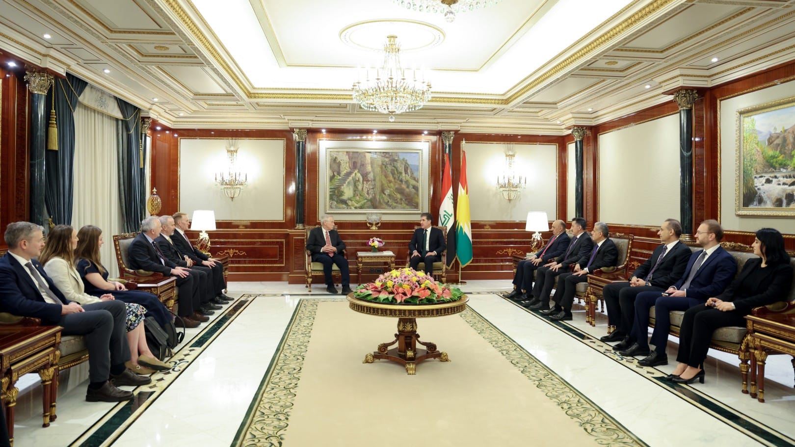 نێچیرڤان بارزانی لەگەڵ شاندێکی ئەنجوومەنی پیرانی ئەمریکا کۆبووەوە