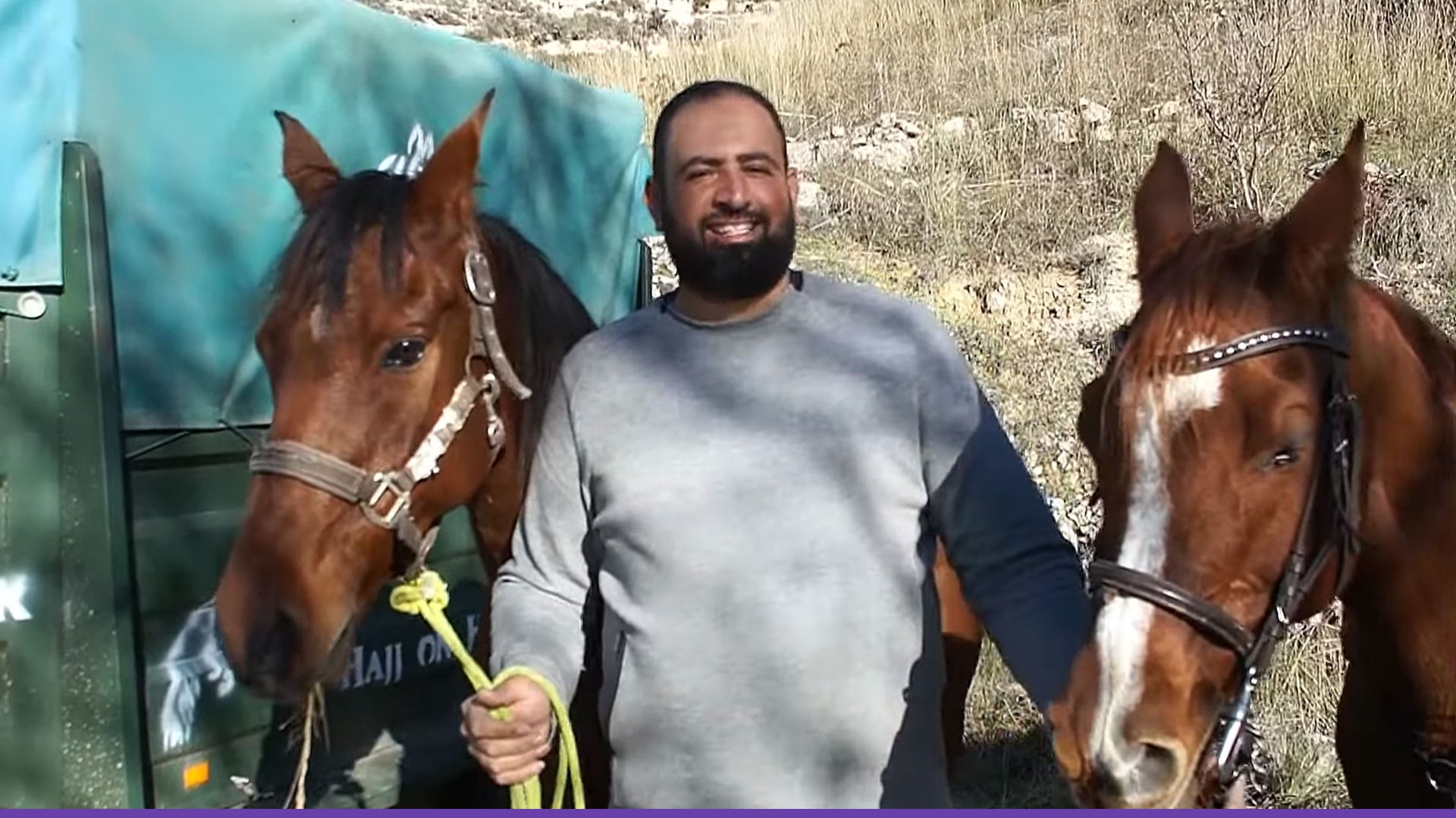 لەسەر پشتی ئەسپ دەچن بۆ حەج