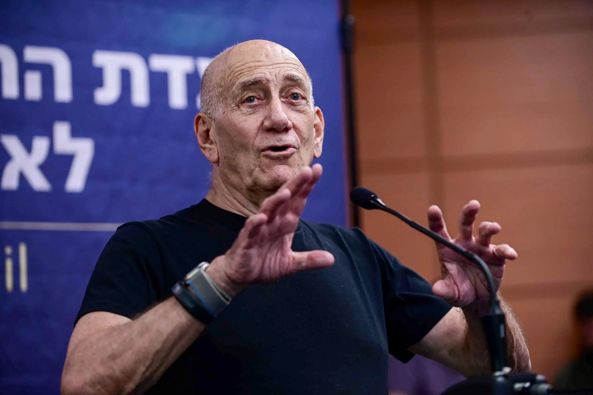 سەرۆکوەزیرانی پێشووتری ئیسرائیل ڕەخنە لە نەتانیاهۆ دەگرێت