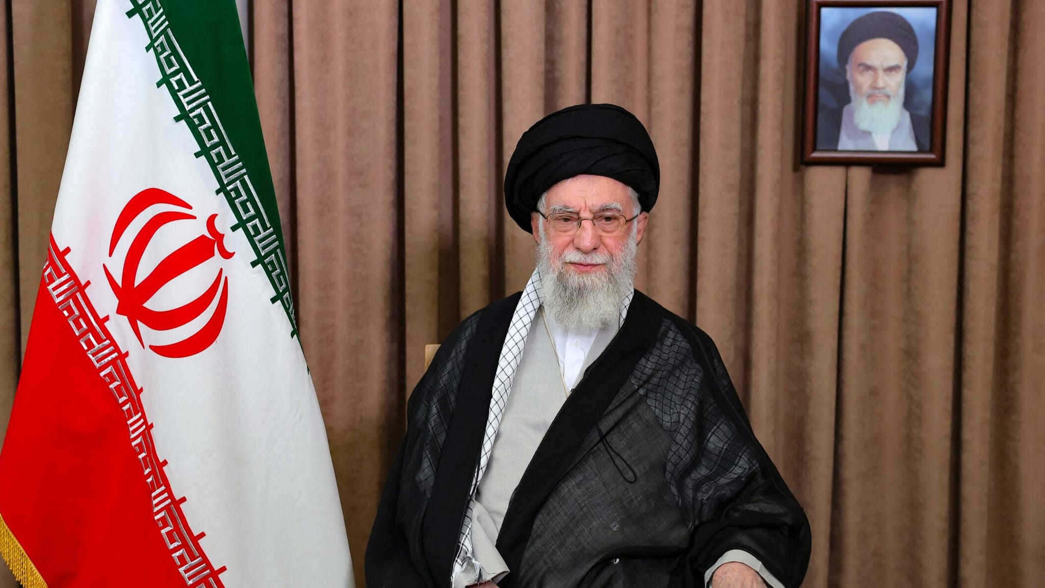 هەڕەشەی نوێ لە خامنەییەوە: بە هێزێکی زۆرەوە وەڵامی ئیسرائیل دەدەینەوە