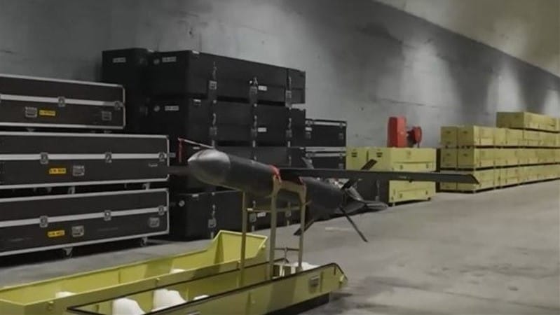 ئێران بۆ یەکەمجار نوێترین جۆری فڕۆکەی بێفڕۆکەوانی خۆکوژی نمایش دەکات