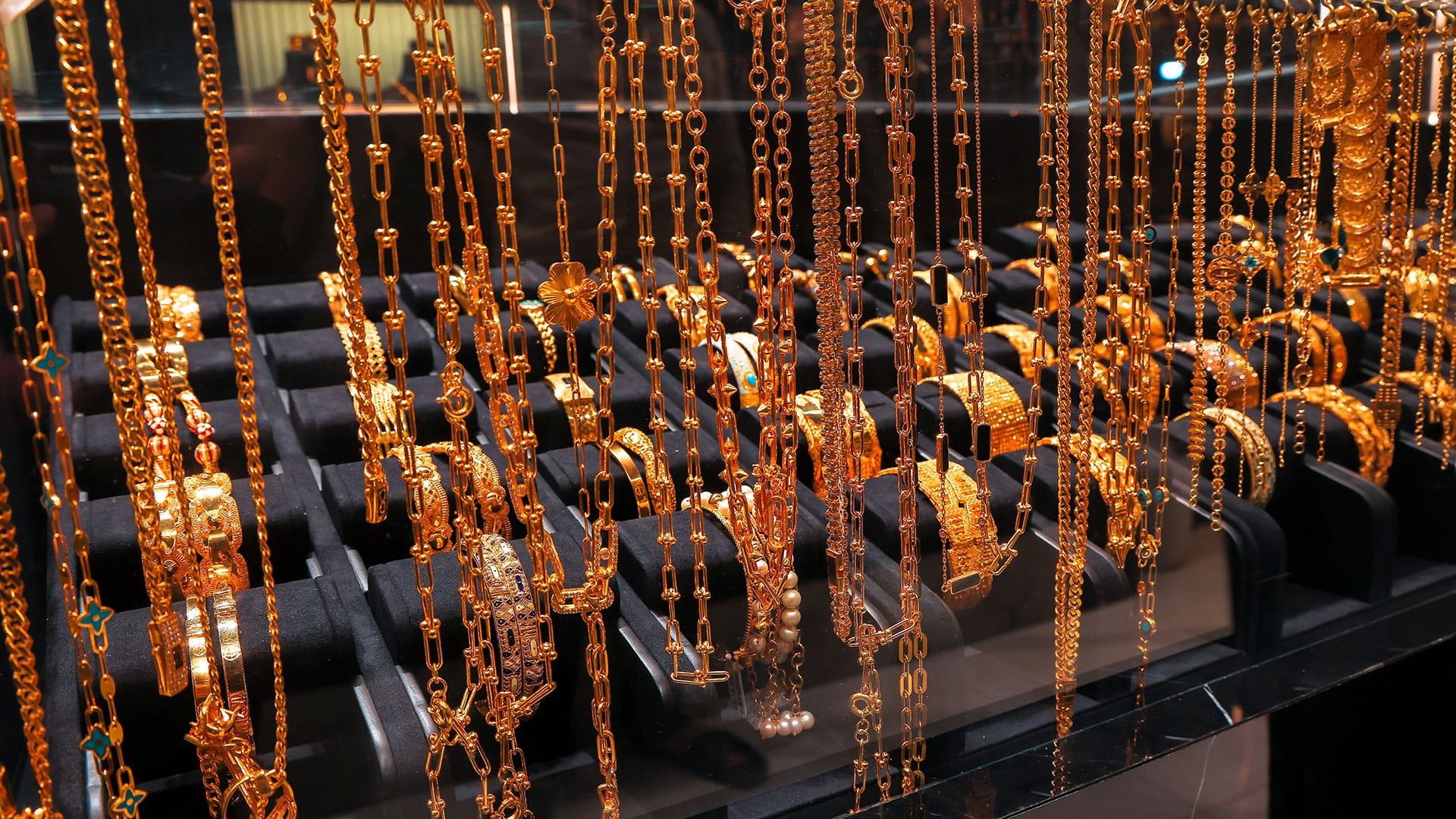 نرخی زێڕ ڕوو لە دابەزینە