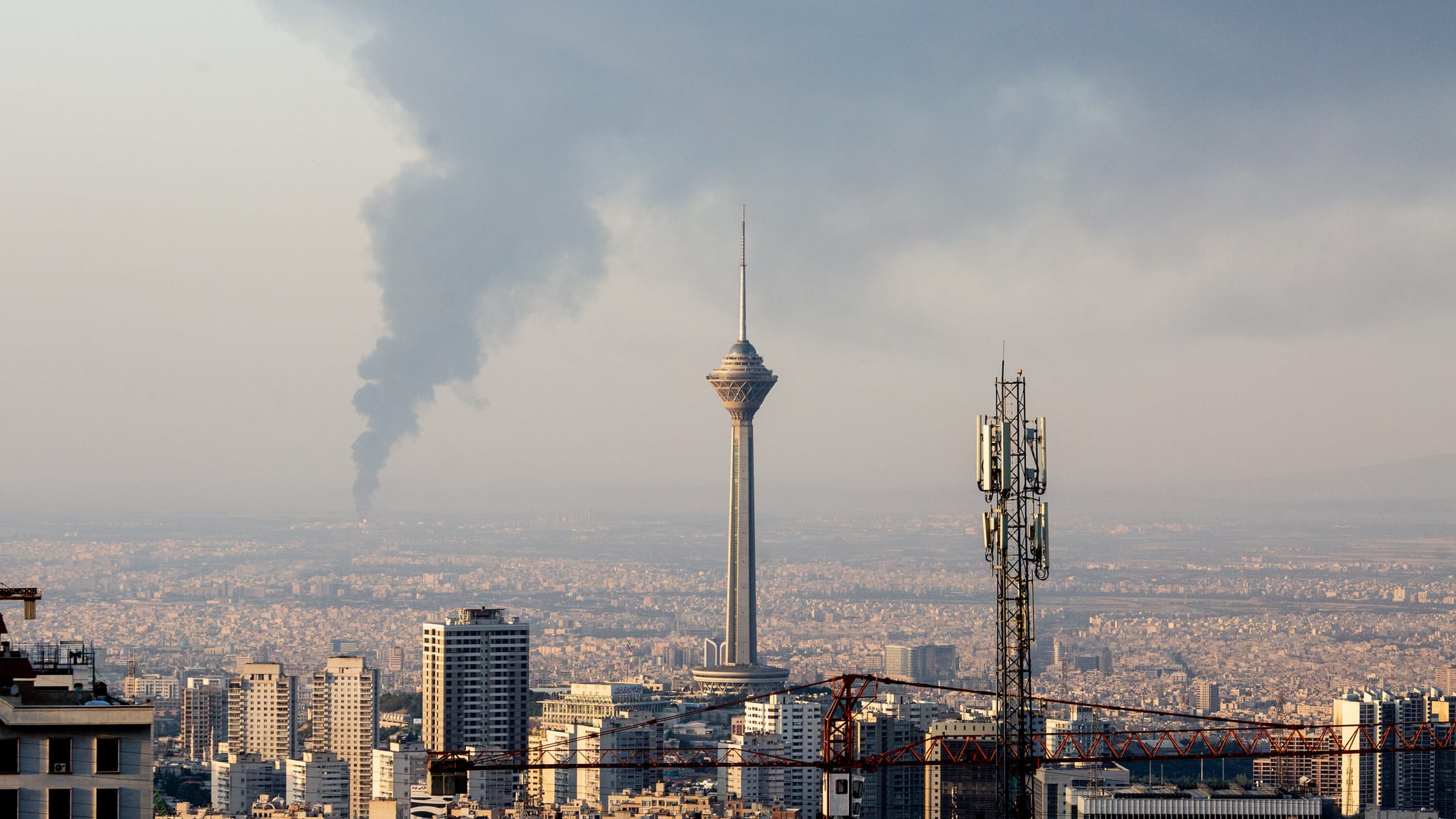 وەزیری بەرگریی ئیسرائیل: بارەگاکانی حکومەتی ئێران لەناو دەبەین