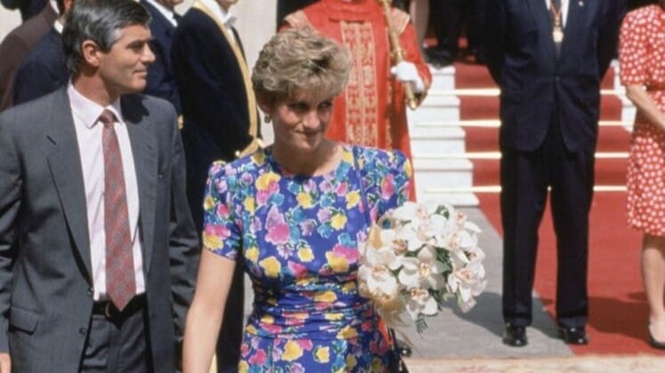 یەکێک لە عەزیەکانی شازادە دایانا بە زیاتر لە نیو ملیۆن دۆلار فرۆشرا