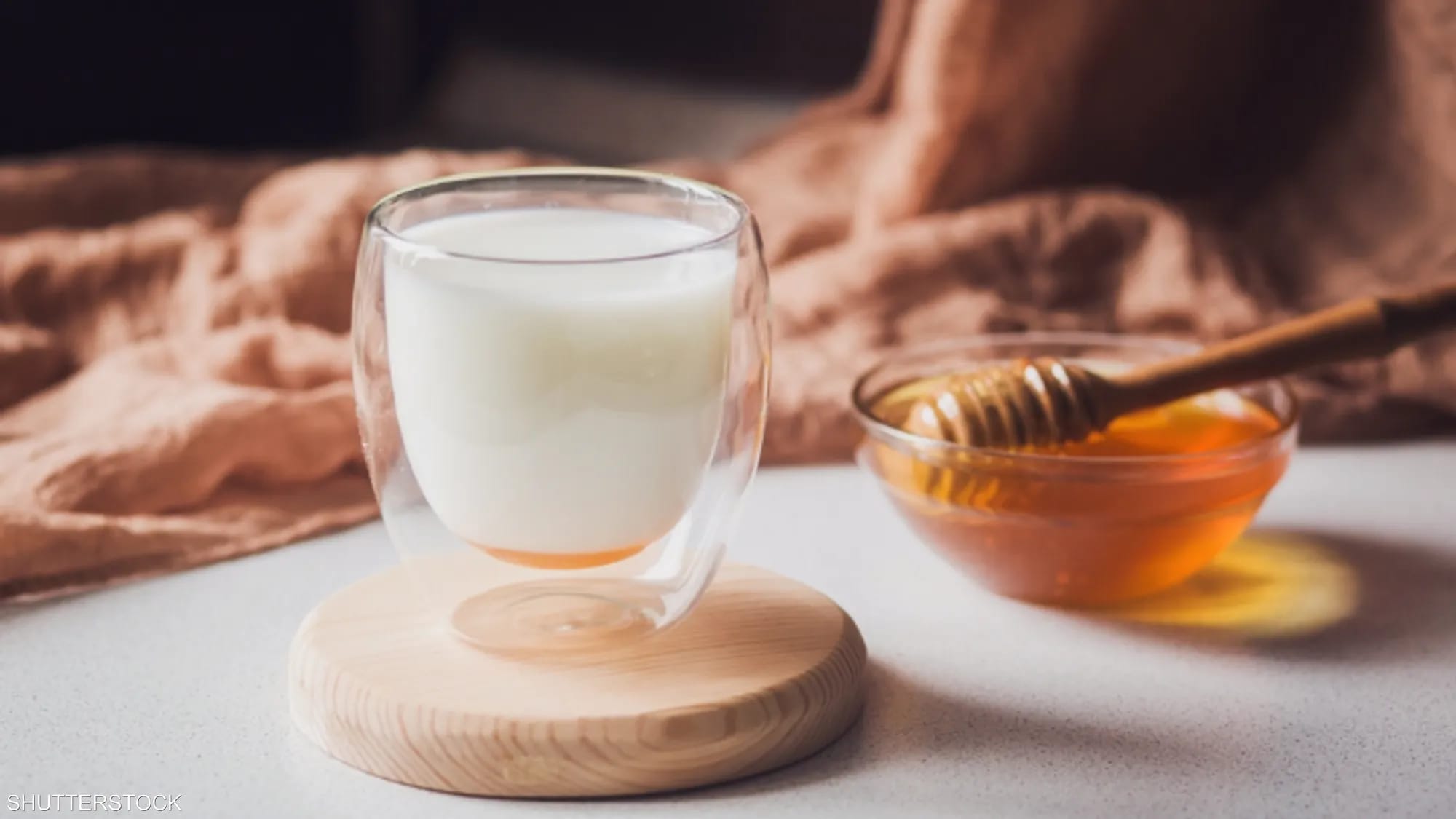 تێکەڵەی شیر و هەنگوین سوودێکی زۆری بۆ جەستە هەیە