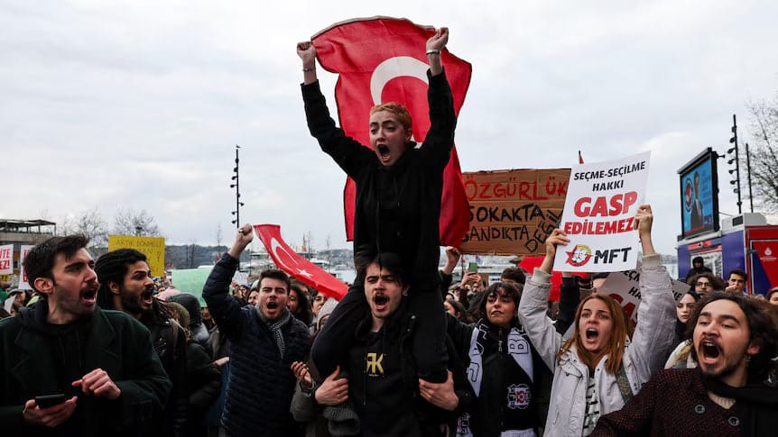 سەرۆک شارەوانی پێشووی ئیزمیر و 120 کەسی دیکەی سەربە جەهەپە دەستبەسەرکران