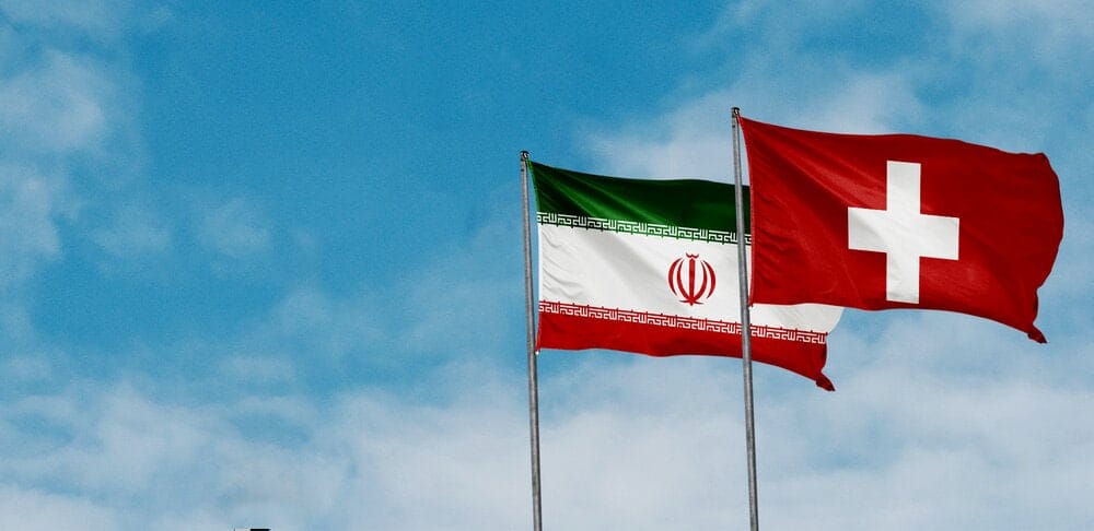 کارمەندانی باڵیۆزخانەی سویسرا لەڕێگەی وشکانیەوە گەڕانەوە ئێران