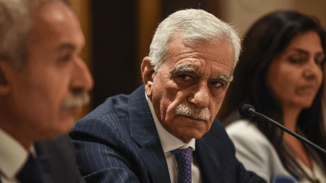 تورکیا سزای  قەدەغەکردنی گەشتی دەرەوە لەسەر ئەحمەد تورک هەڵدەگرێت