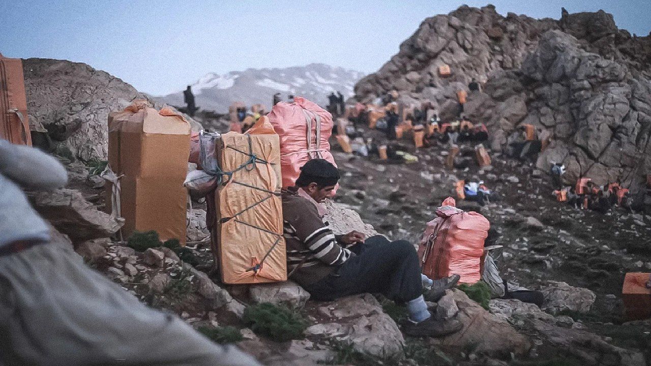 بە تۆمەتی سیخوڕیکردن بۆ ئیسرائیل سێ کۆڵبەری کورد لە ڕۆژهەڵاتی کوردستان دەکوژرێن