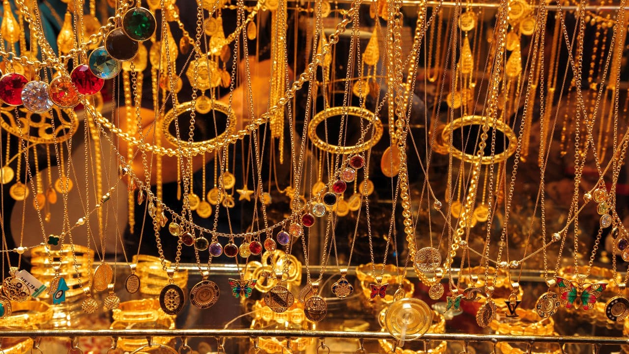 نرخی زێڕ بەردەوام لە بەرزبوونەوەدایە