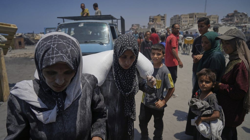 ئیسرائیل ڕێگەی بە چوونە ناوەوەی 70 بارهەڵگری هاوکاری بۆ ناو کەرتی غەززە دەدات