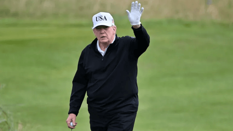 ترەمپ بەدەم یاری گۆڵفەوە گەورەترین ڕێککەوتنی بازرگانی لەگەڵ ئەوروپا کرد