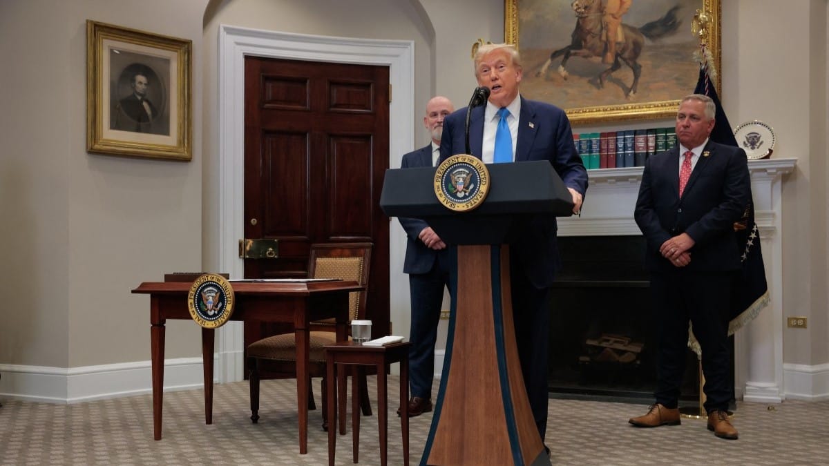 ترەمپ پەیامێکی تووند ئاراستەی مێدڤێدێڤ دەکات؛ ''ئاگاداری قسەکانت بە''