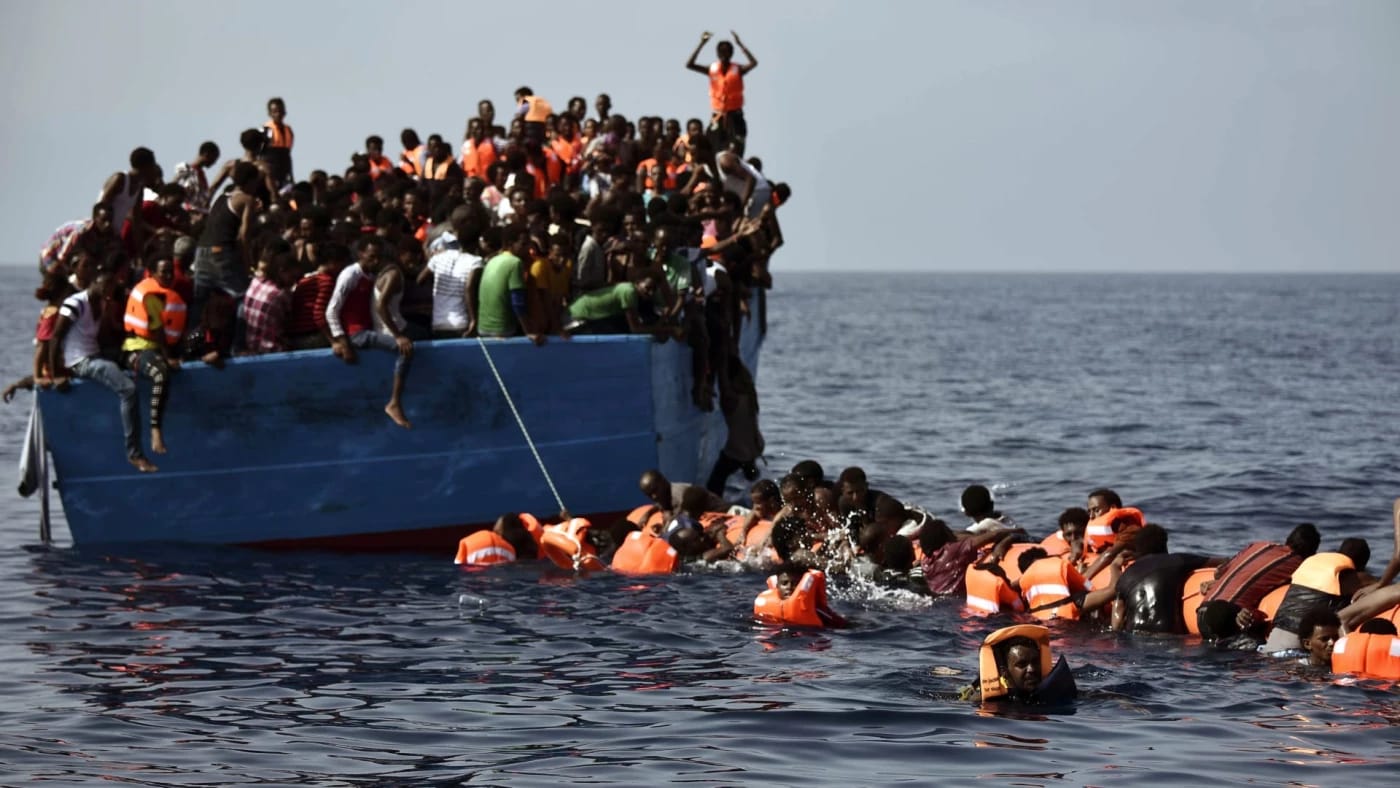 بەهۆی نوقومبوونی بەلەمێک لە نزیک کەناراوەکانی لیبیا 18 کۆچبەری میسری گیانیان لەدەستدا